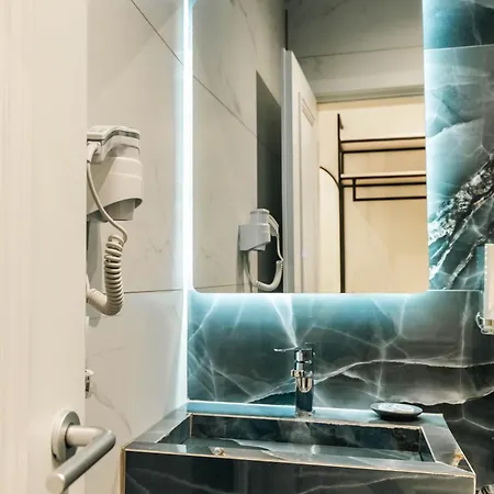 فندق Ambasador 4*